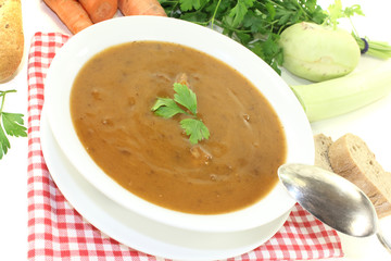 Ochsenschwanzsuppe mit Rindfleisch