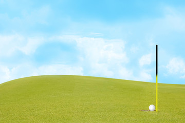 Obraz premium golf on green Include slope and sky.