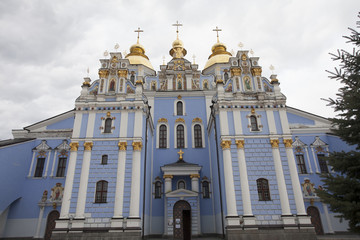 Fototapeta na wymiar saint michael golden dome cathedral from kiev