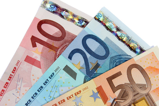 Billets euro en éventail détourés sur fond blanc