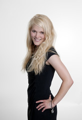 Fototapeta premium Frau in schwarzen Kleid
