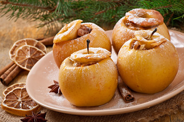Baked apples with honey and nuts