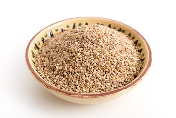 Ungeschälter Sesam in einem Schälchen