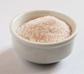 Special pink salt from the Himalayas, in a small bowl
