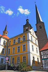 Fototapeta na wymiar Rathaus und Liebfrauenkirche