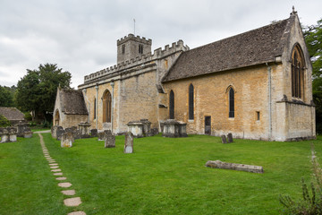Fototapeta na wymiar Stary Kościół w dzielnicy Cotswold Anglii