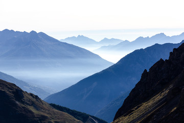 Bruma e foschia in montagna