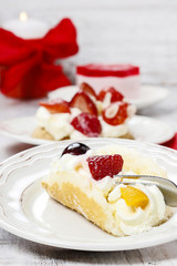 Sponge roll with fresh fruits