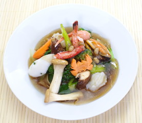 Pan fried noodles with seafood
