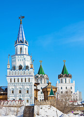 Fototapeta na wymiar towers and domes of the Izmailovo Kremlin in Moscow