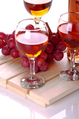 Calici con vino rosato