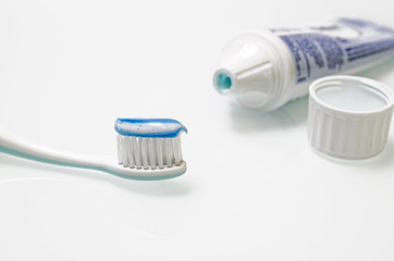 Zahnbürste mit Zahncreme