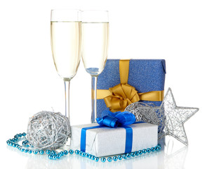 Fototapeta na wymiar Glasses of champagne with gift boxes isolated on white