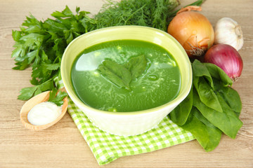 Tasty spinach soup, on wooden table