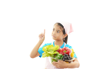 料理を楽しむ女の子