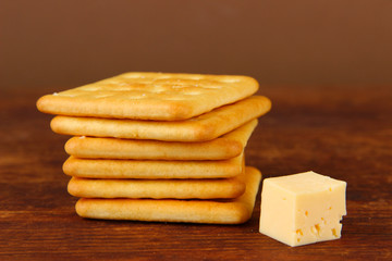 Delicious crackers with cheese