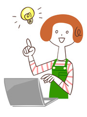 パソコンを使ってなにか閃く女性