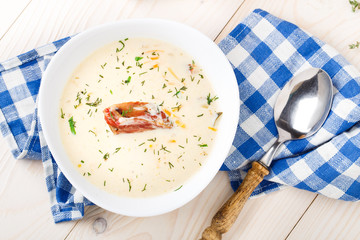 Cheese soup with smoked ribs