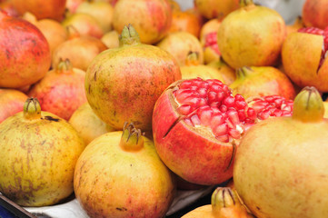 Fototapeta na wymiar Asian pomegranates sale on side road