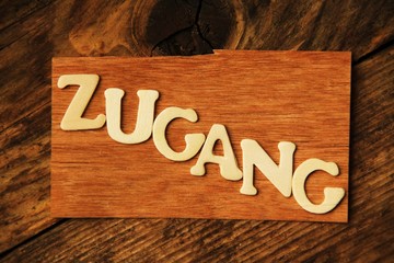 das Wort ZUGANG auf Holztafel