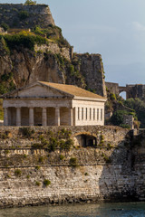 Fototapeta na wymiar Grecka świątynia na wyspie Korfu