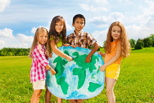 Kids With Globe Map