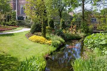 Fototapeta na wymiar Garden of the Peace Palace in Den Haag