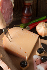 .Wine - ham - bread, a tasty one eats