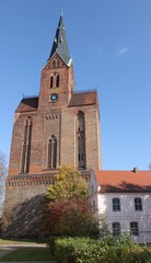 Obraz premium St. Marienkirche und Altes Schulhaus in Friedland