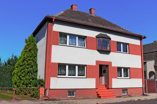 Genthin, Mehrparteienhaus