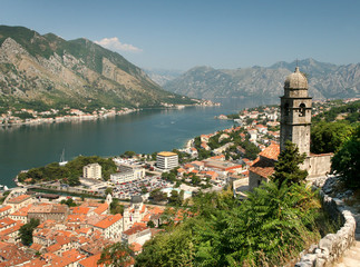 Fototapeta premium Panorama zatoki Boka Kotorska na Adriatyku