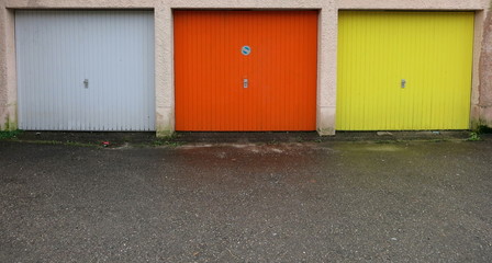 Obraz na płótnie Canvas Drei Garagen, drei Farben