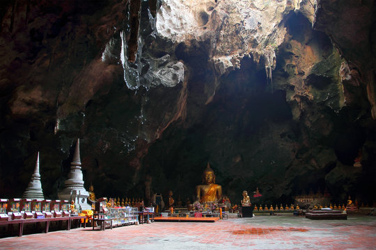 Giant Buddha in Thai cave