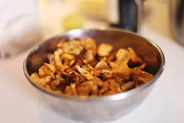 Schüssel mit Pilzen