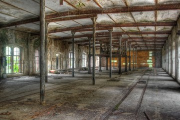 Naklejka na ściany i meble Stary opuszczony budynek w fabryce