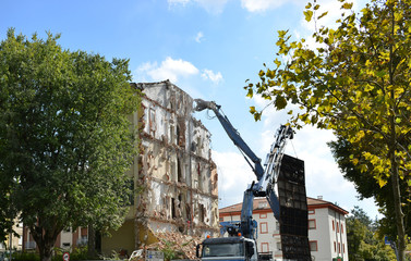 Demolizione di edificio urbano