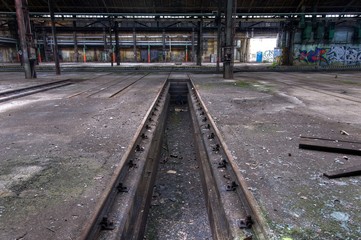 Fototapeta na wymiar Rails in an abandoned Hall