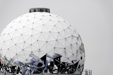 Naklejka premium Dome abandoned spy station