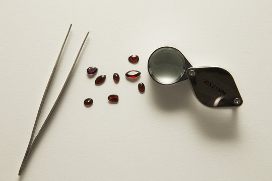 Pincet,loup and gems