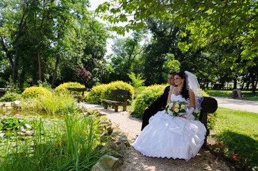wedding couple in a park