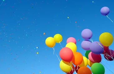 Foto op Canvas veelkleurige ballonnen en confetti © beerfan