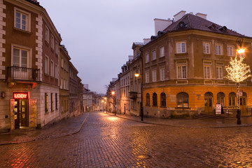 Польша. Вашава. Старые улицы ночью.