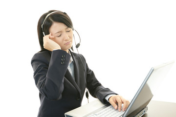 疲れた様子のオペレーター