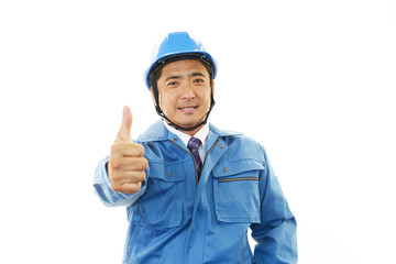 ガッツポーズの作業員