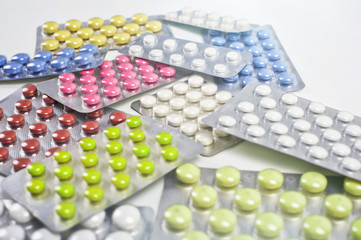 Ein Haufen Tabletten Blister 03