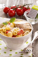 Pasta with chicken, cheese and cherry tomatoes
