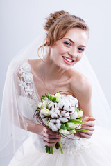 Bride portrait.Wedding dress. Wedding flowers
