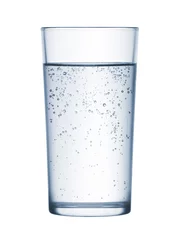 Abwaschbare Fototapete Wasser Glas Mineralwasser auf weißem Hintergrund