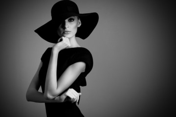 high fashion portrait of elegant woman in black and white hat an - obrazy, fototapety, plakaty