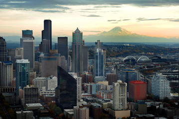Fototapeta premium Seattle Skyline with Mount Ranier